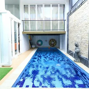 https://donata-house.hotelsseminyak.net